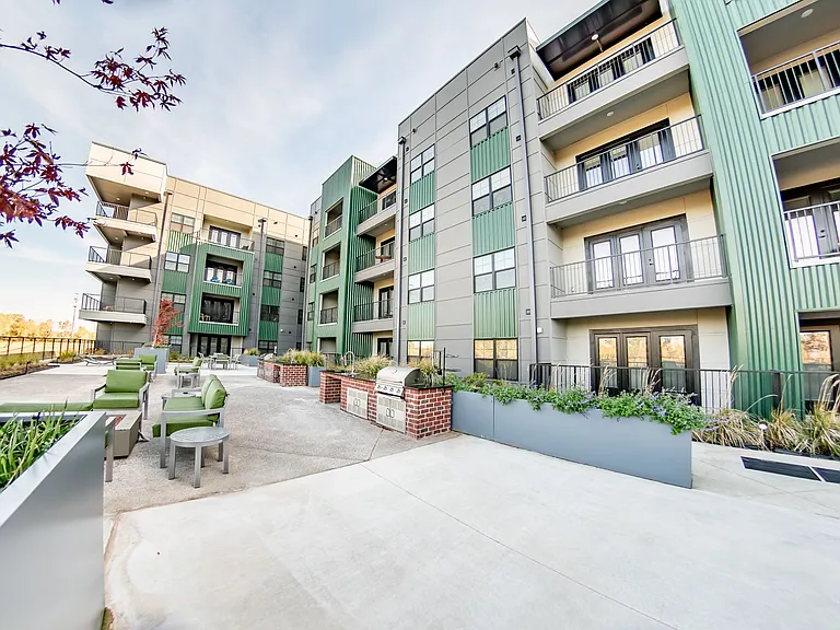 Harbor Side at Conwood Flats Apartments — Photo 9