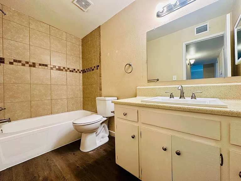 Bel Air Apartments — Photo 12