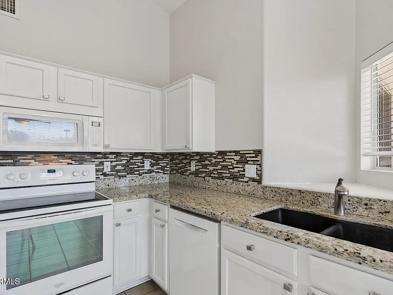 1948 E Carla Vista Dr — Photo 11