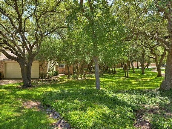 5th image of 8201 Summerwood Dr