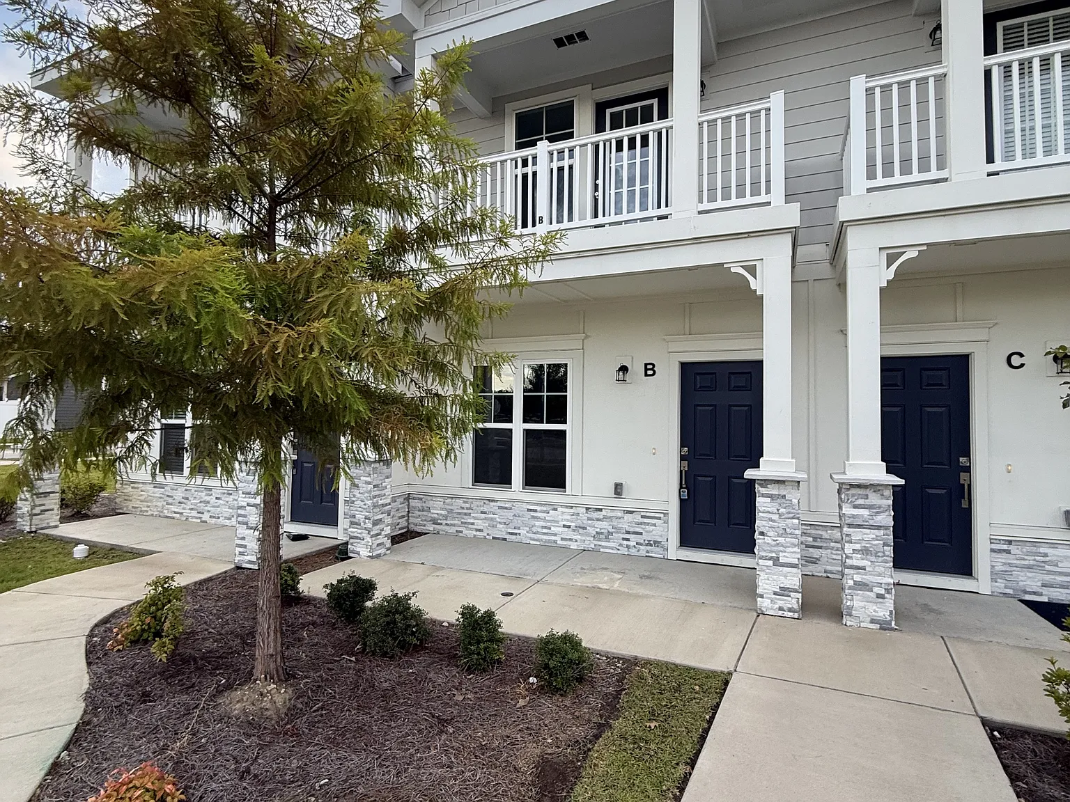 861 Maxine Court - 4B - . — Photo 2