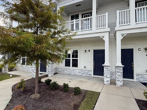 2nd image of 861 Maxine Ct #4B