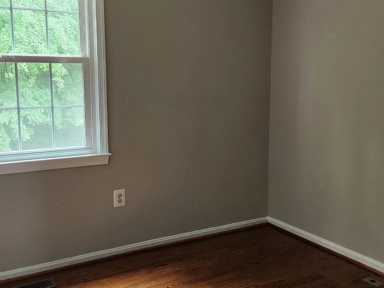 4752 Gainsborough Dr — Photo 10