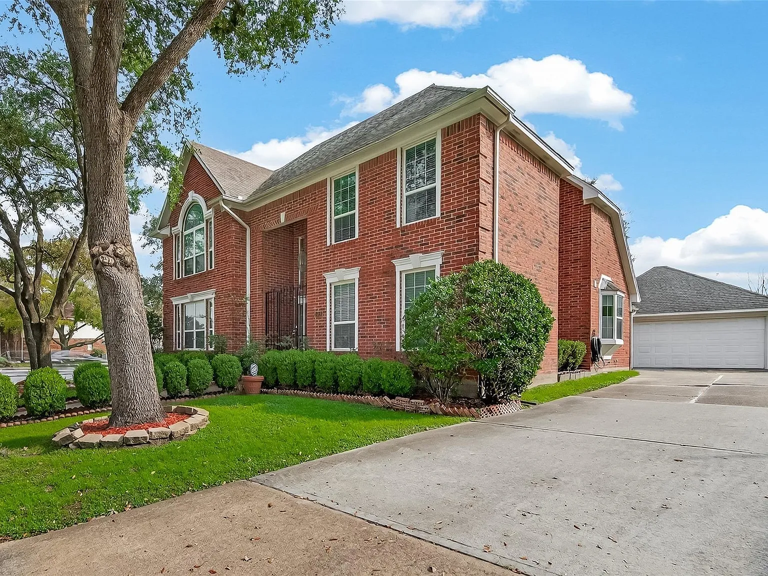 4 bed, 2.5 bath, 2789 sqft, $2,500 — Photo 4