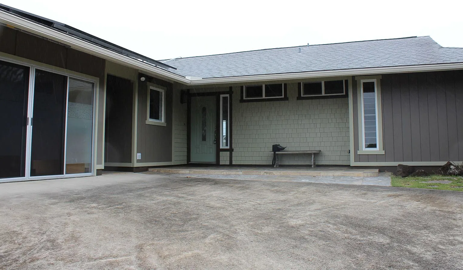 Spacious 3 Bed / 3 Bath Kaneohe Home - $4,850/mo - Available 12/1 — Photo 1