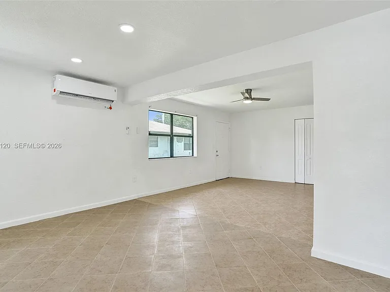 2120-2122 Thomas St #2122 — Photo 9