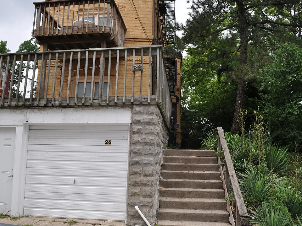 26 E Rochelle St #4