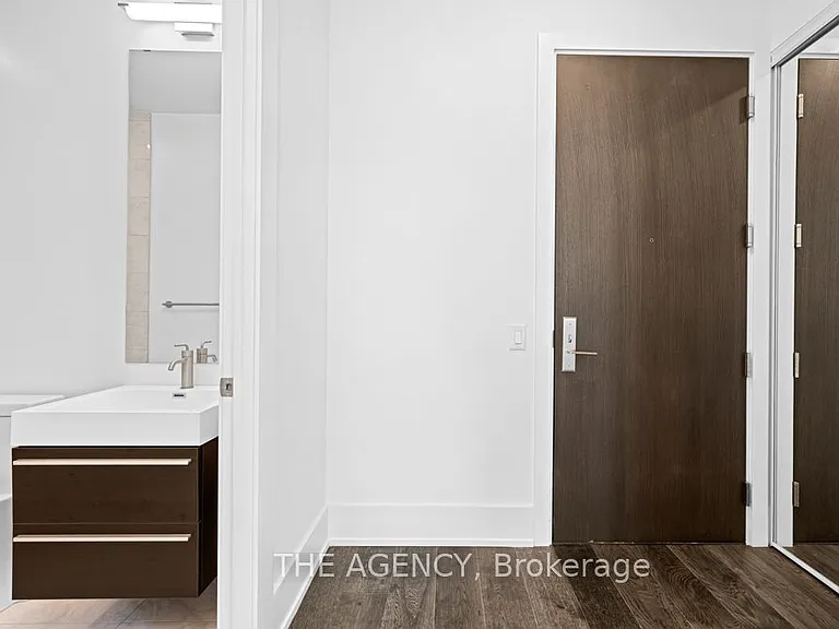 39 Roehampton Ave #4506 — Photo 6