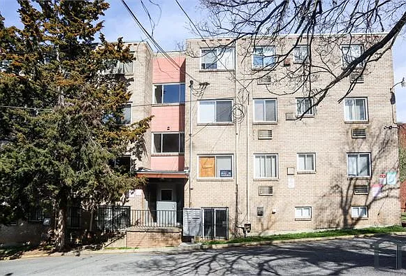 2930 Knox Pl SE #103 — Photo 2