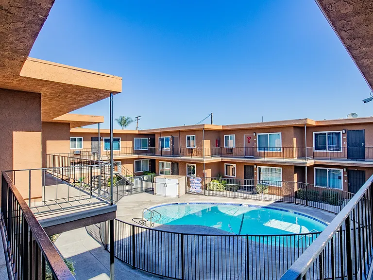 Buena Casa Apartments — Photo 17