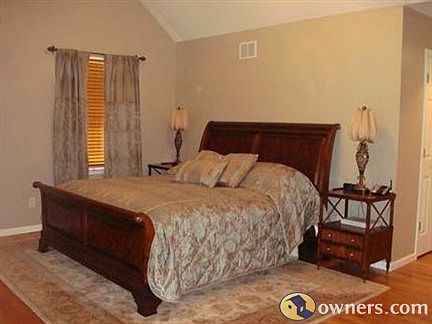 Master Bedroom w/walk-in closet