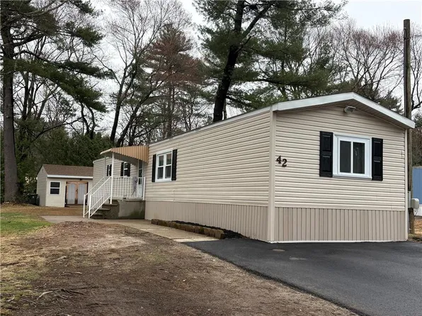 42 Maplewood Dr, Burrillville, RI 02839