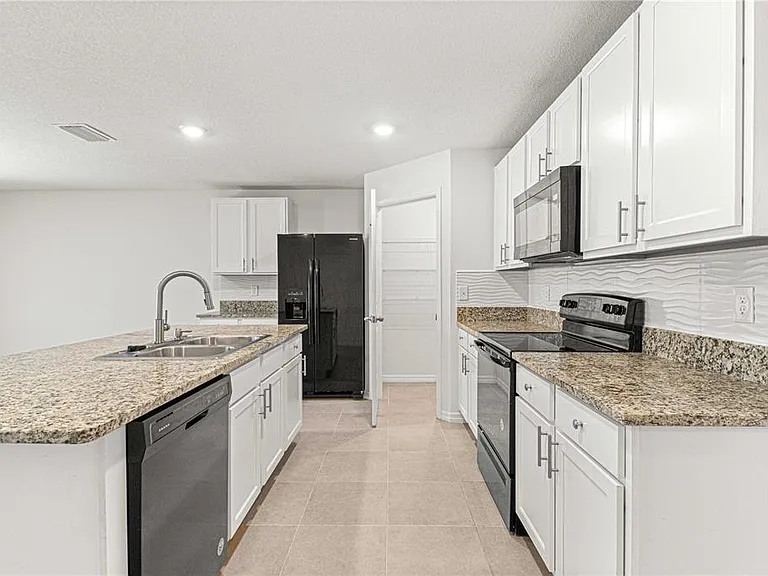 8687 SW 49th Ter — Photo 6