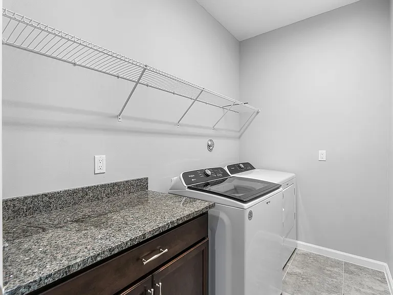 16474 Helix Ct — Photo 30