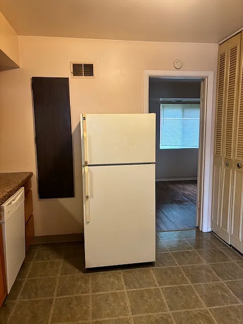 1101 Evans Avenue — Photo 4
