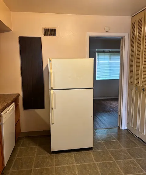 1101 Evans Ave — Photo 4