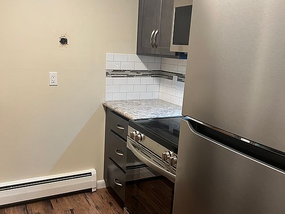 4th image of 2568 Elmwood Ave #7