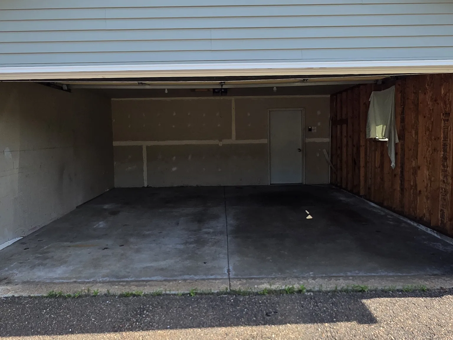 3 bed, 1400 sqft, $1,400 — Photo 1