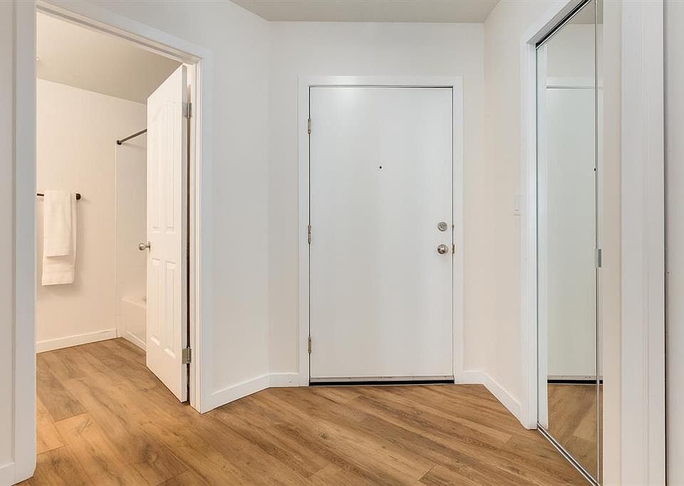 1st image of 1053 E 10th St SW #1615