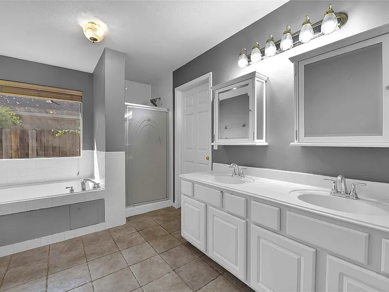 27186 Kings Manor Dr S — Photo 19