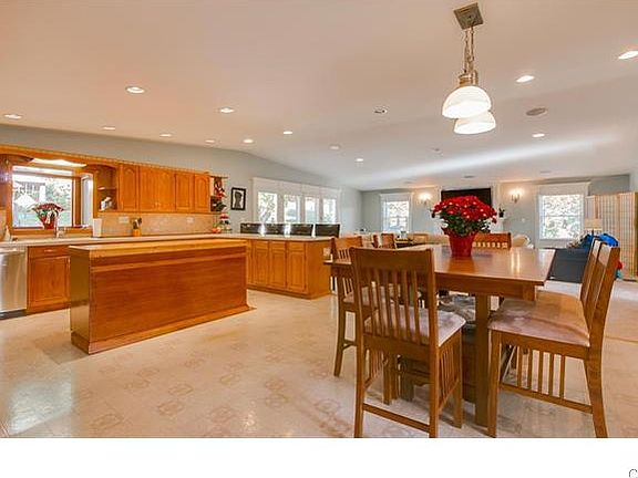 4th image of 41 New Castle Dr