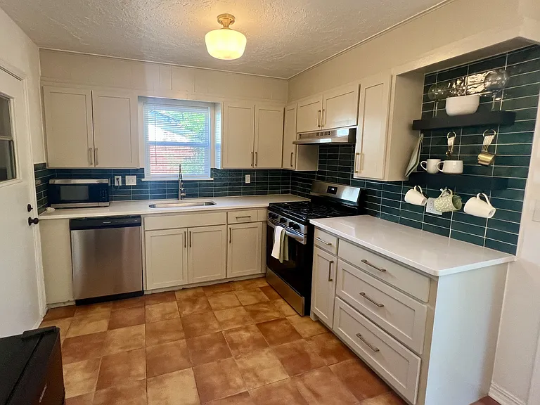 513 Inwood Dr — Photo 4