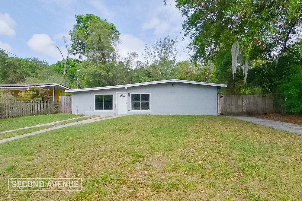 4 bed, 2.0 bath, 1400 sqft, $1,585 — Photo 1