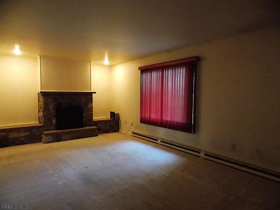 5th image of 151 N Hawthorne Dr