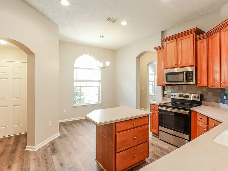3146 Wandering Oaks Dr — Photo 9