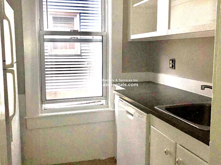 66 Huntington St #1 — Photo 3