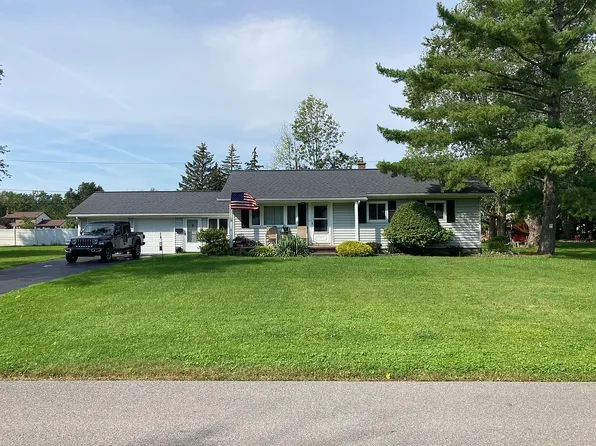 3458 Greenway Rd, Grand Island, NY 14072