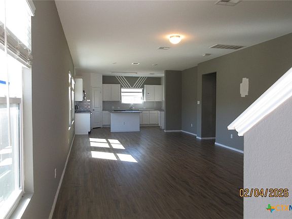 4th image of 112 Granville Ct