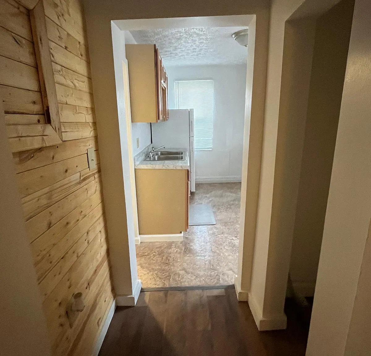 204 3rd Avenue Southwest - Apt B — Photo 2