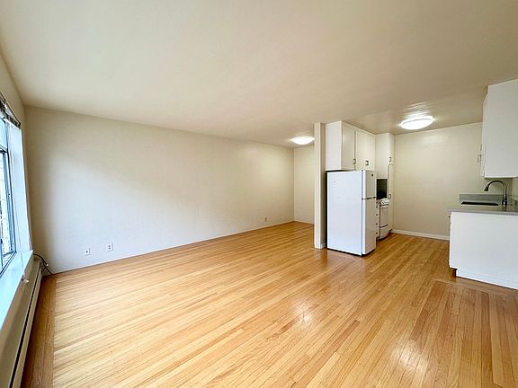 4th image of 2430 Steiner St APT 9