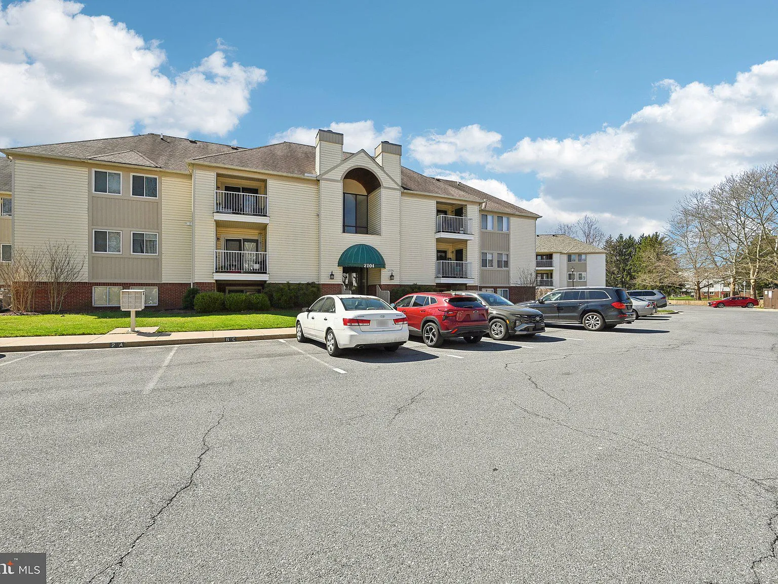 2 bed, 1102 sqft, $2,000 — Photo 2