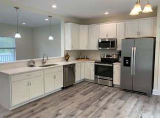 Beautiful 3BR/2.5 Bath Townouse with 2 Car Garage, Danbury, CT 06810