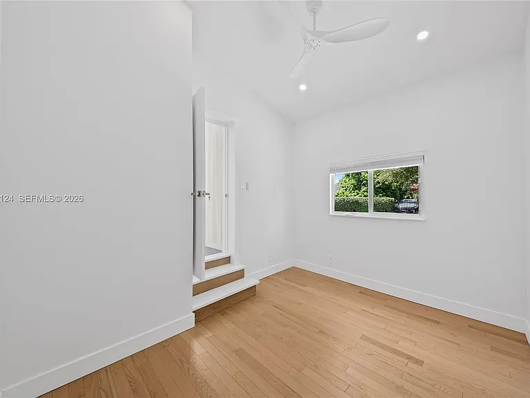 565 NW 44th St — Photo 19