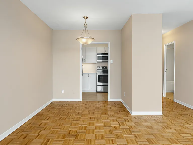 111 Wurtemburg St — Photo 27