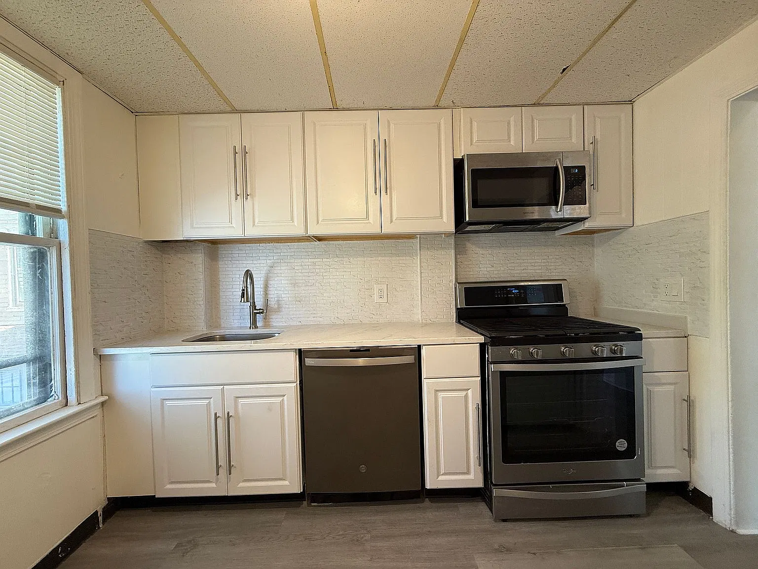 2 bed, 850 sqft, $2,000 — Photo 1