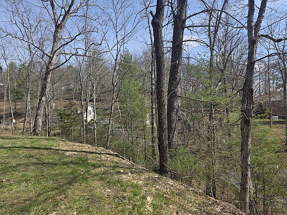 5th image of 137 King Henry Cir