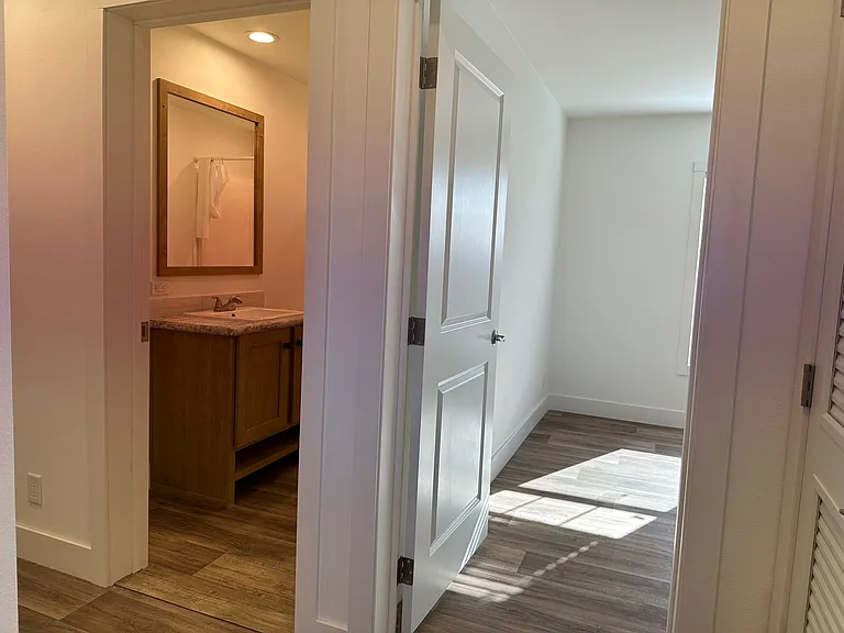 3618 Warren Ct — Photo 3