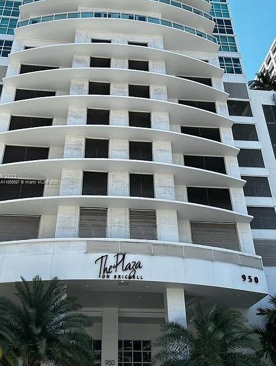 1st image of 950 Brickell Ave Floor 5
