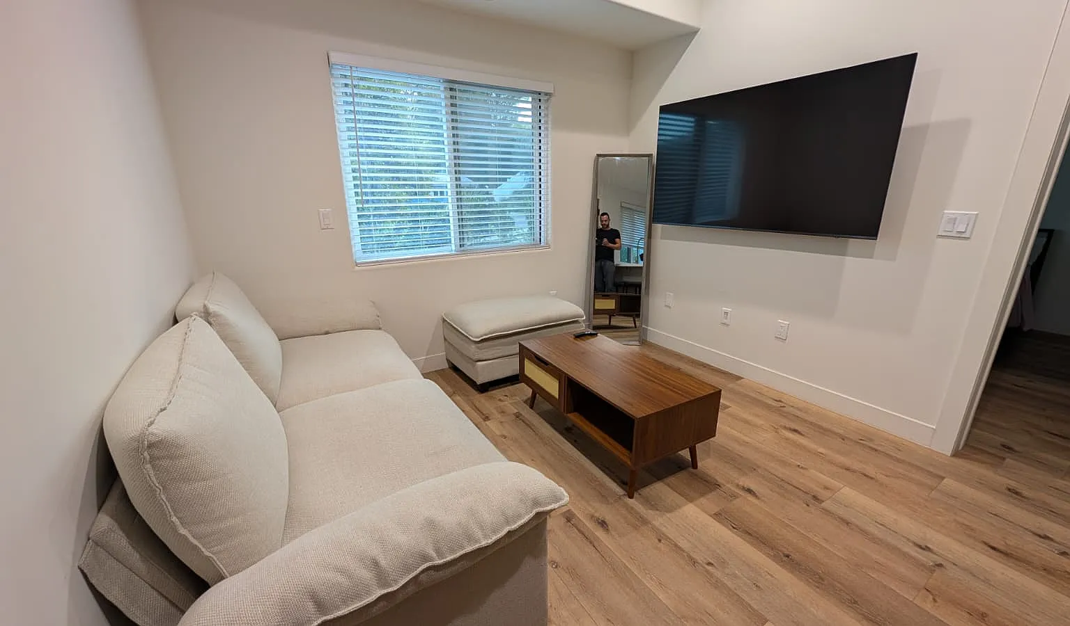 1 bed, 425 sqft, $2,670 — Photo 3