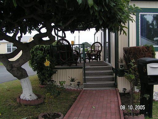 Front-side porch area
