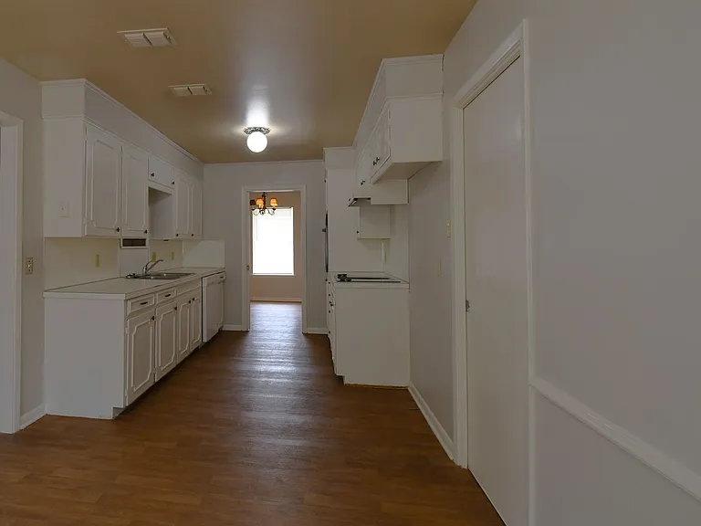 3202 Autumn Leaves Dr — Photo 8