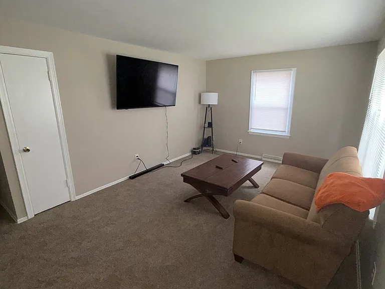 205 N Benton St — Photo 2