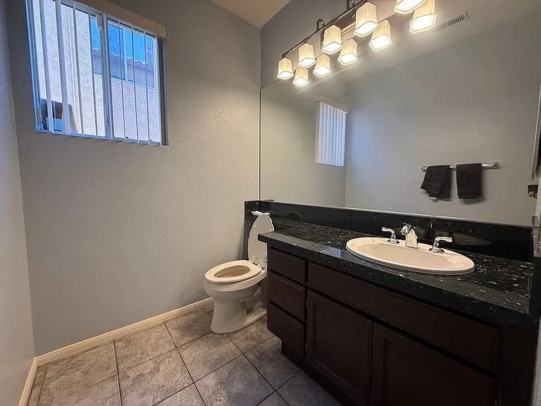 216 Richmond Park Pl — Photo 24