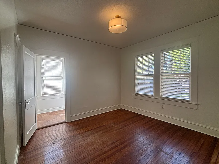 2052 Dauphin St #B — Photo 10