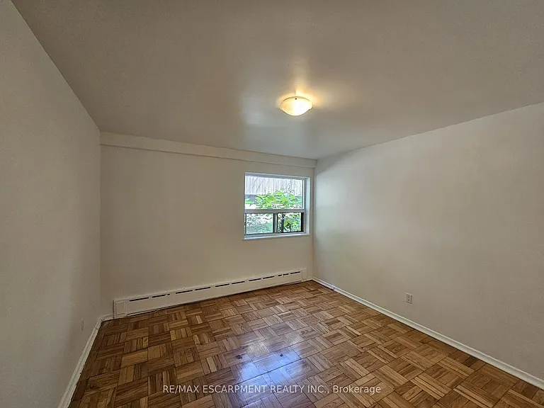 325A James St S #107 — Photo 7