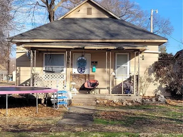 609 E 9th St, Pittsburg, KS 66762